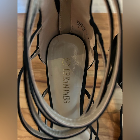 Dream Pairs Strappy Heels 👠 🖤 - Size 7 - Picture 4 of 5